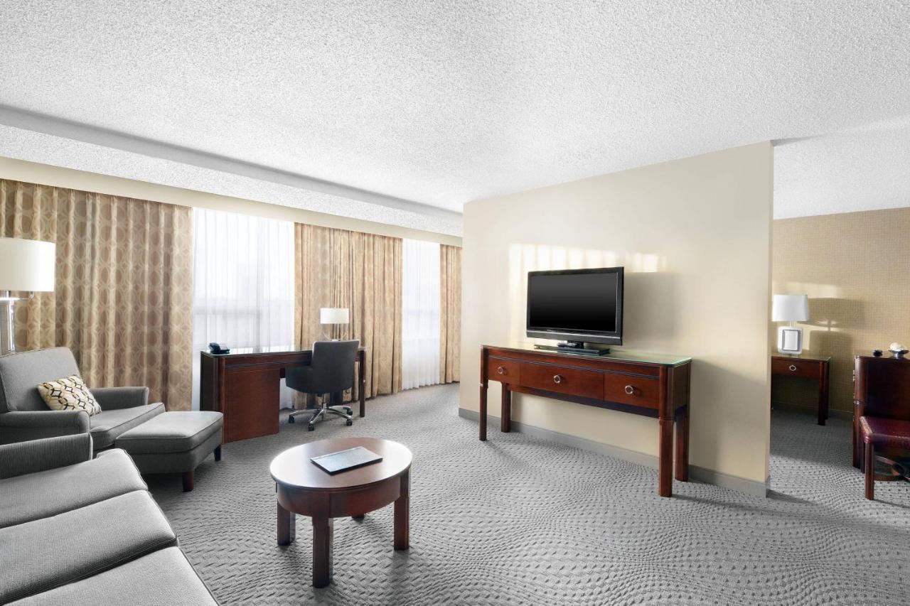 Sheraton Cavalier Saskatoon Hotel Exterior photo