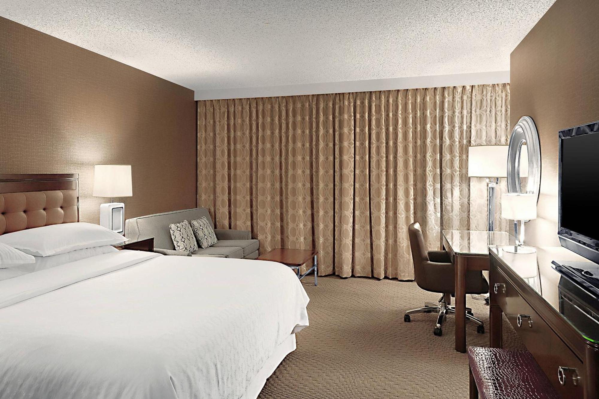 Sheraton Cavalier Saskatoon Hotel Exterior photo