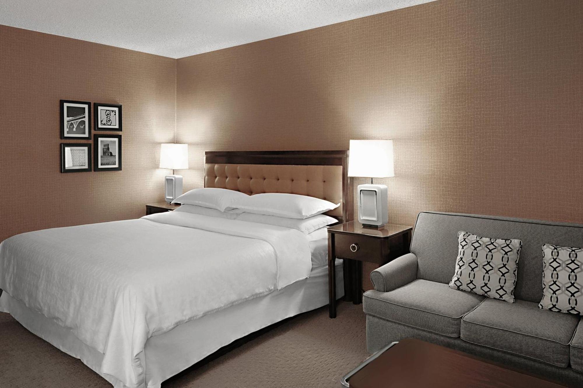 Sheraton Cavalier Saskatoon Hotel Exterior photo