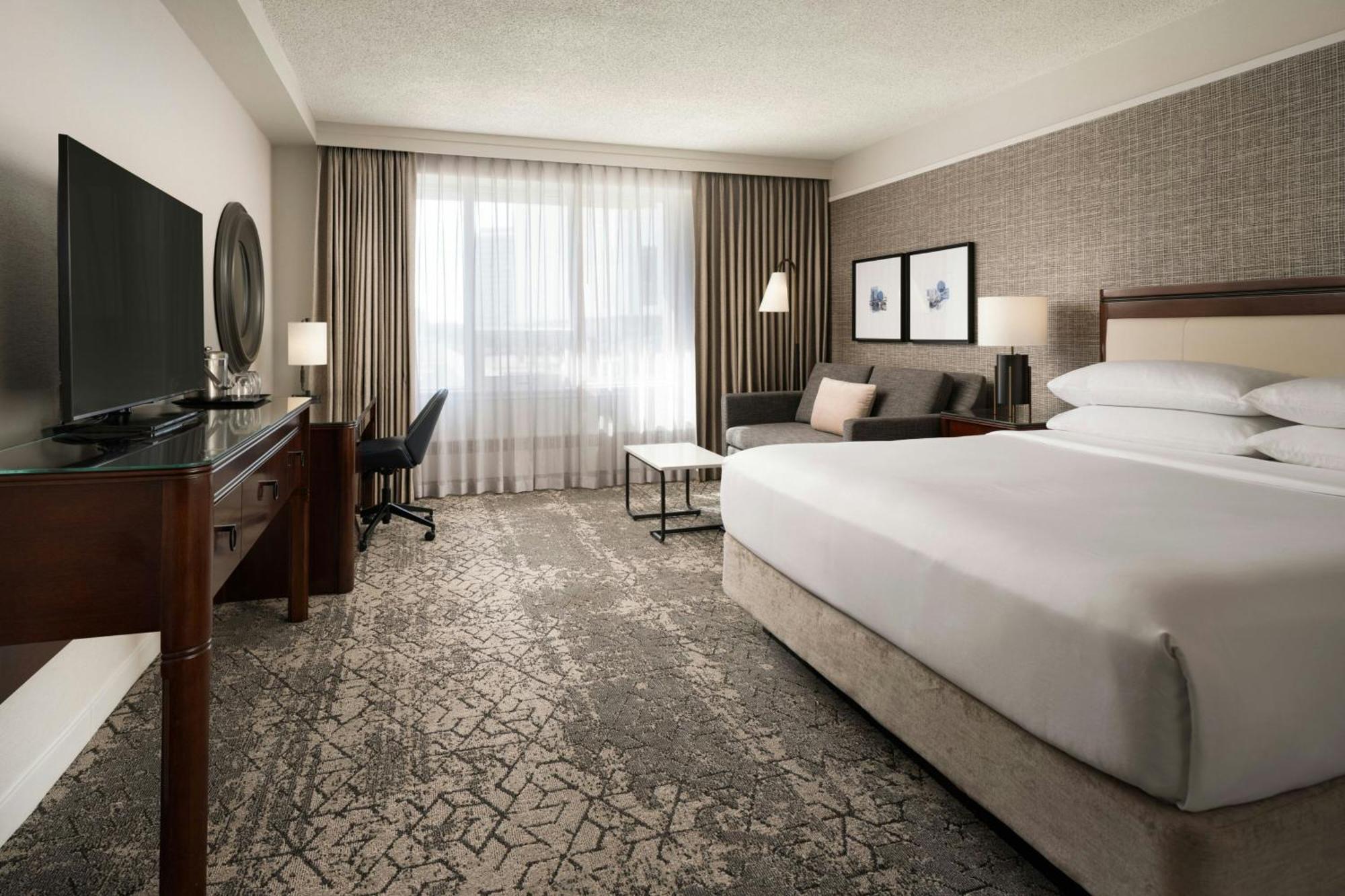 Sheraton Cavalier Saskatoon Hotel Exterior photo